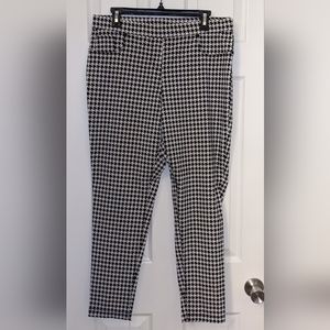 Women's Pull On Skinny Style Pants